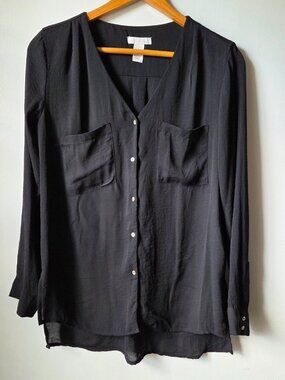 EUC HM CONSCIOUS BLACK V NECK BUTTONED MINIMALIST TOP SIZE 4 / XS - SM